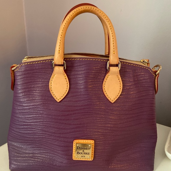 Mini Dooney&Bourke Bag. - Picture 2 of 4